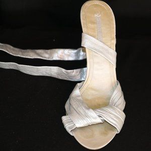 NINE WEST SANDALS LACE UP SIZE 9 SILVER USED HEEL 4" HIGH